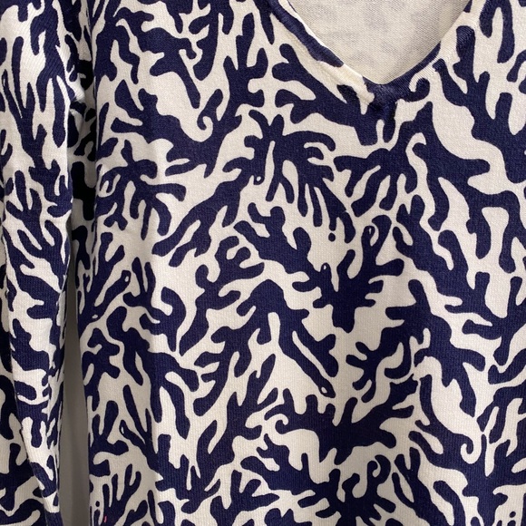 Lilly Pulitzer Adelaide Sweater Navy Coral Design Long Sleeves V-Neck - Picture 4 of 7